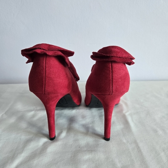 Christian Siriano Women's Red Ruffle Heels - Picture 3 of 5